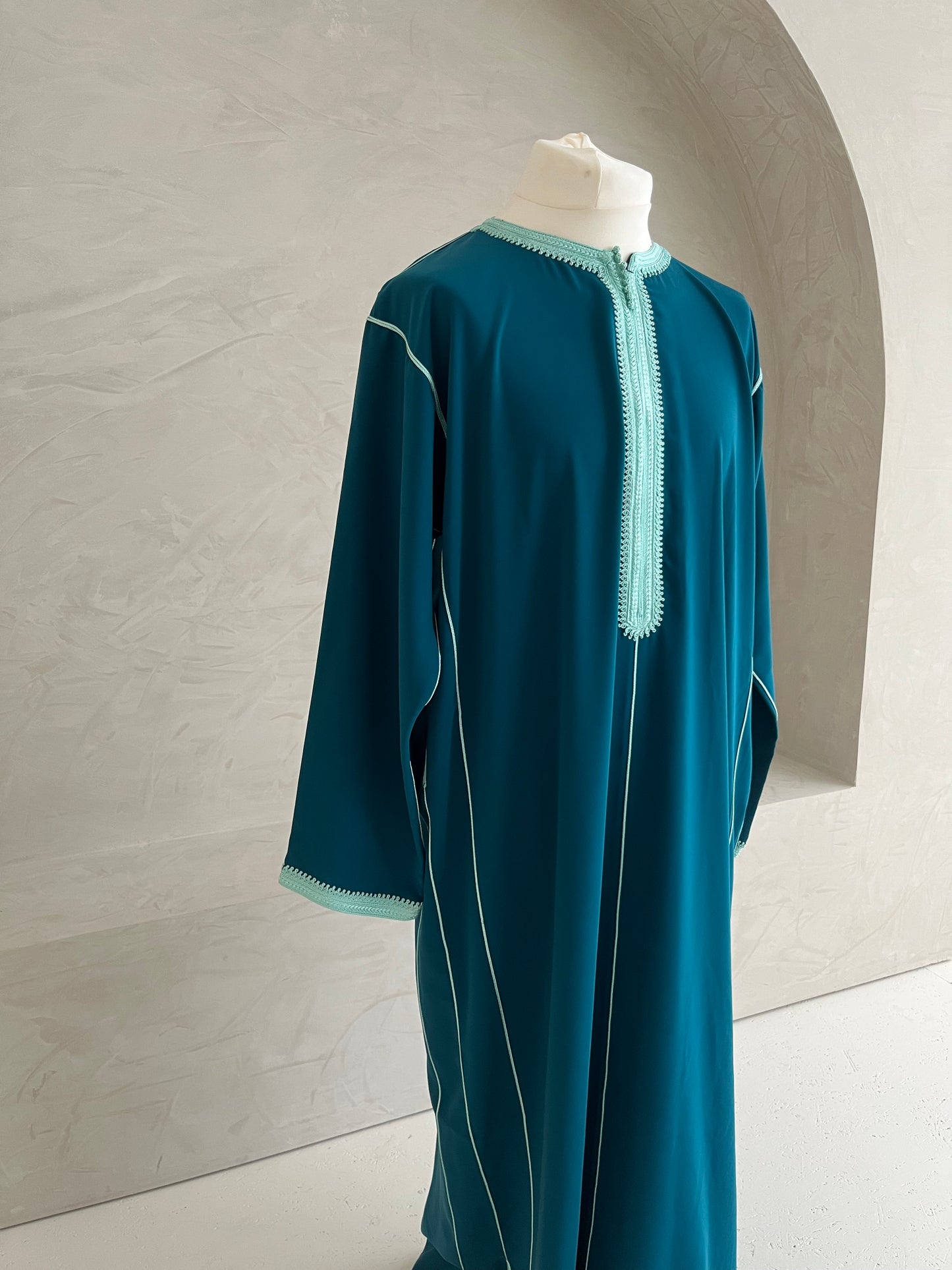 Abaya Nail